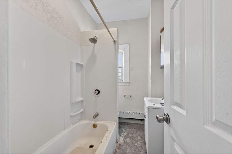 More Photos Of 661 S 18th St, Newark Apartments For Sale