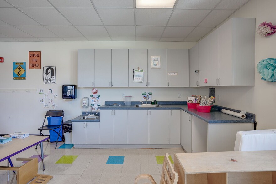 More Photos Of 443 W Lowell Ave, Haverhill Office For Lease
