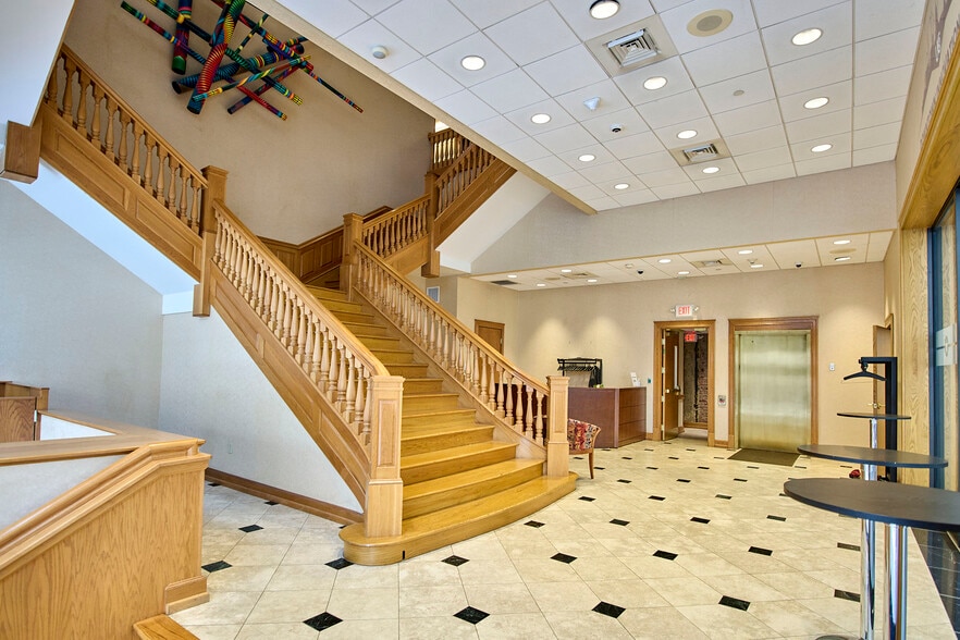 More Photos Of 240 Capitol St, Charleston Office For Sale