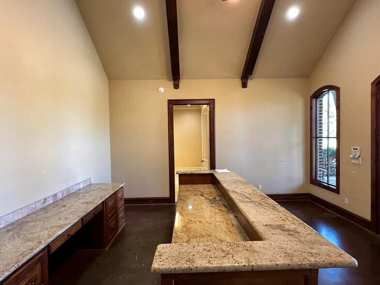 More Photos Of 441 Lone Star Dr, Abilene Office For Lease