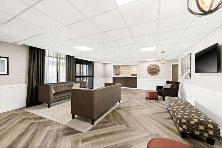 More Photos Of 3120 S Limit Ave, Sedalia Hotel For Sale