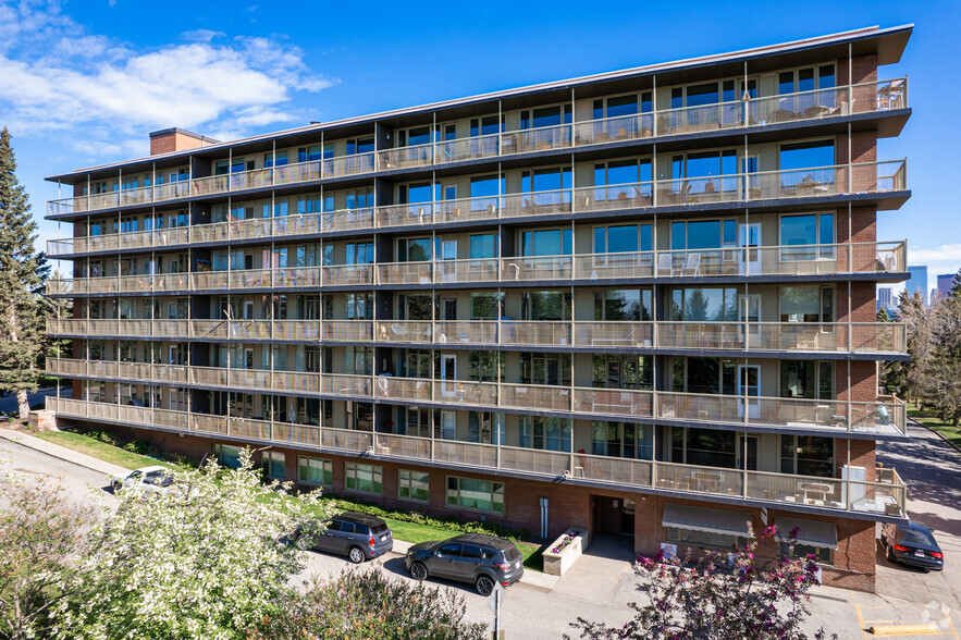 Primary Photo Of 3316 Rideau Pl SW, Calgary Apartments For Sale