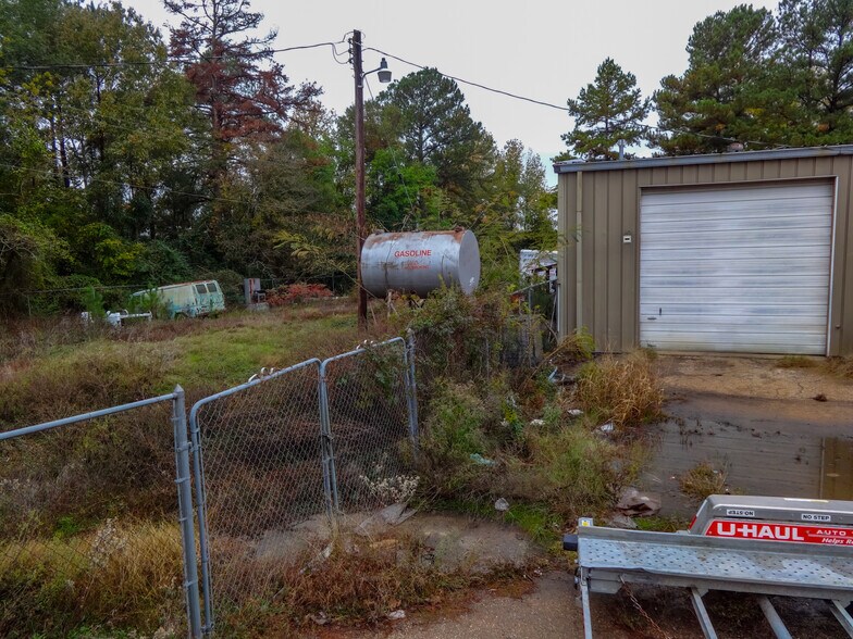 More Photos Of 801 W Broadway St, Big Sandy Light Distribution For Sale