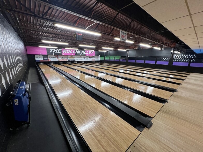 More Photos Of 1910 35th St, Snyder Sports And Entertainment For Sale