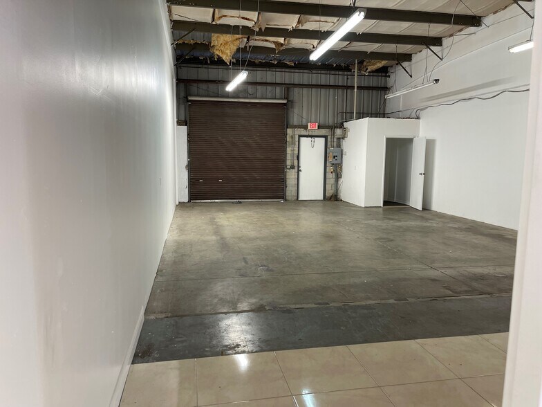More Photos Of 175 N Cleary Rd, West Palm Beach Light Distribution For Lease