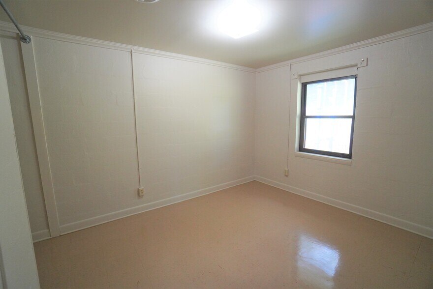 More Photos Of 706 Jay St, Jefferson City Apartments For Sale