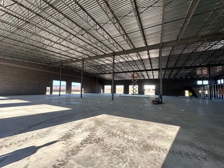 More Photos Of 812 E Benchmark Dr, St George Industrial For Sale