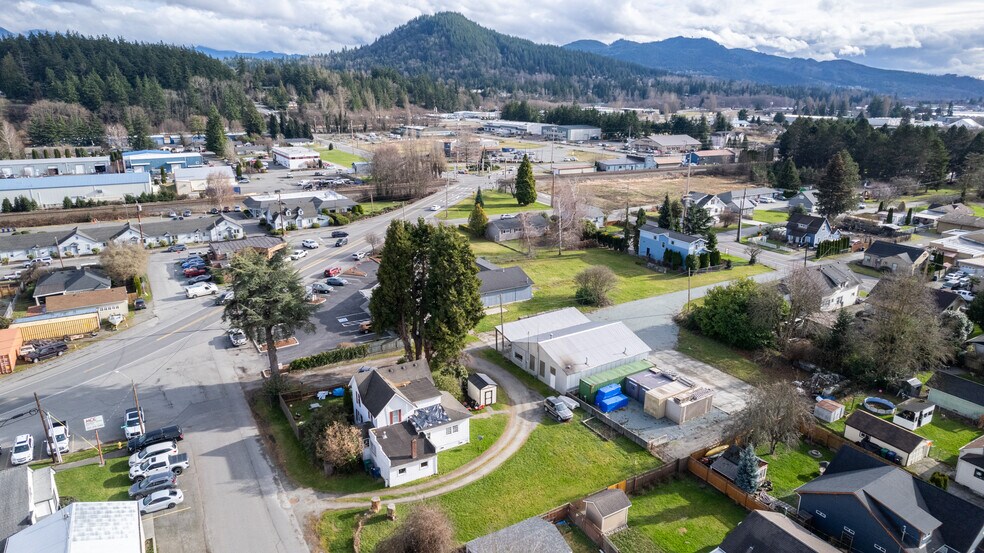 More Photos Of 1901 S 2nd St, Mount Vernon Flex For Sale