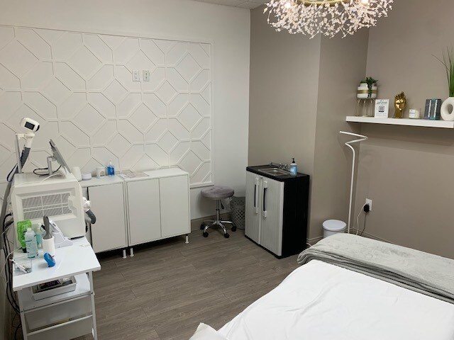 More Photos Of 2295 S Hiawassee Rd, Orlando Office For Lease