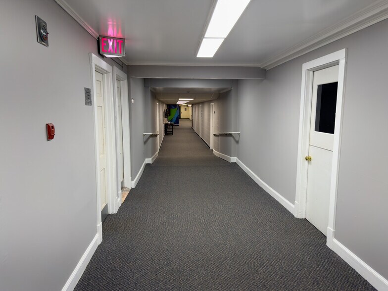 More Photos Of 634 Main St, Forest Park Flex For Sale