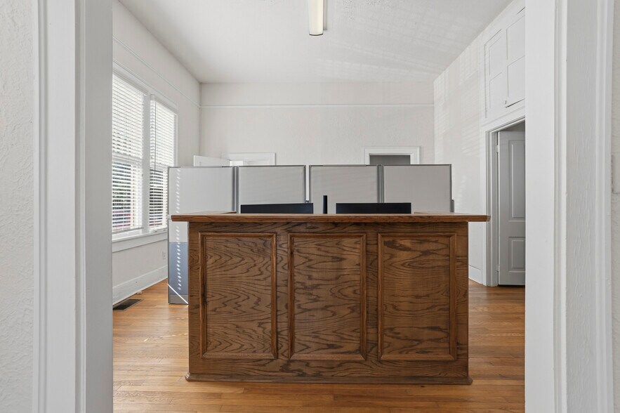 More Photos Of 629 Jefferson St, Jackson Office For Sale