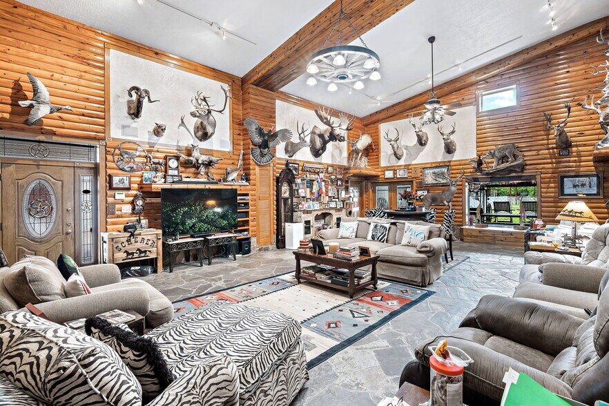 More Photos Of 7438 Wright Rd, Houston Light Distribution For Sale