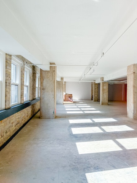 More Photos Of 200 Main Plz, San Antonio Office For Lease