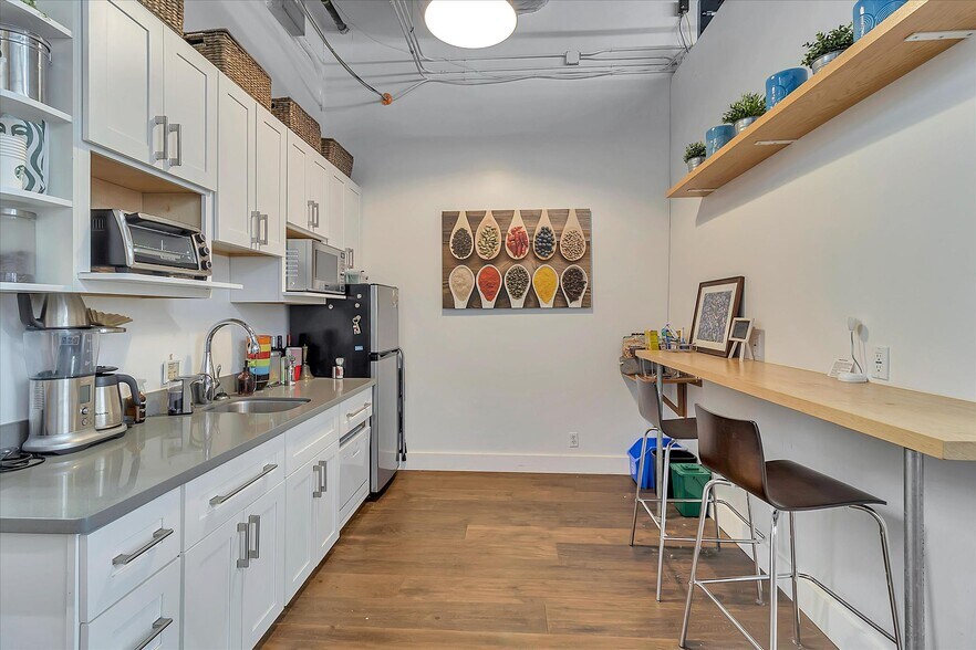 More Photos Of 335 Convention Way, Redwood City Unknown For Lease