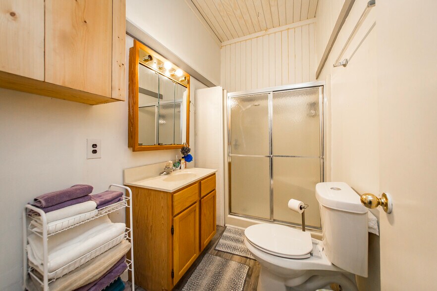 More Photos Of 223 W Main St, Mountain View Storefront For Sale