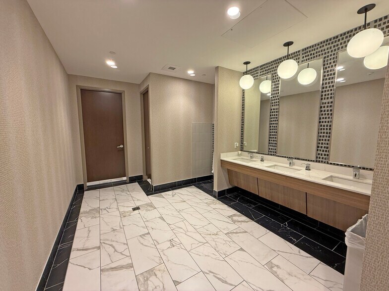 More Photos Of 145 Maplewood Ave, Portsmouth Office For Lease