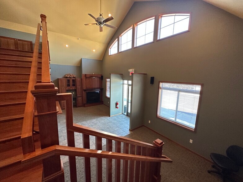 More Photos Of 7945 Stone Creek Dr, Chanhassen Medical For Lease