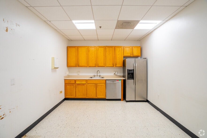 More Photos Of 810 Memorial Dr, Cambridge Office For Lease