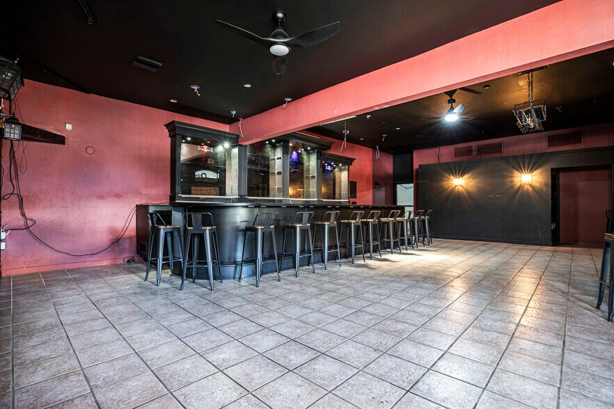 More Photos Of 6340 Yucca St, Los Angeles Restaurant For Lease