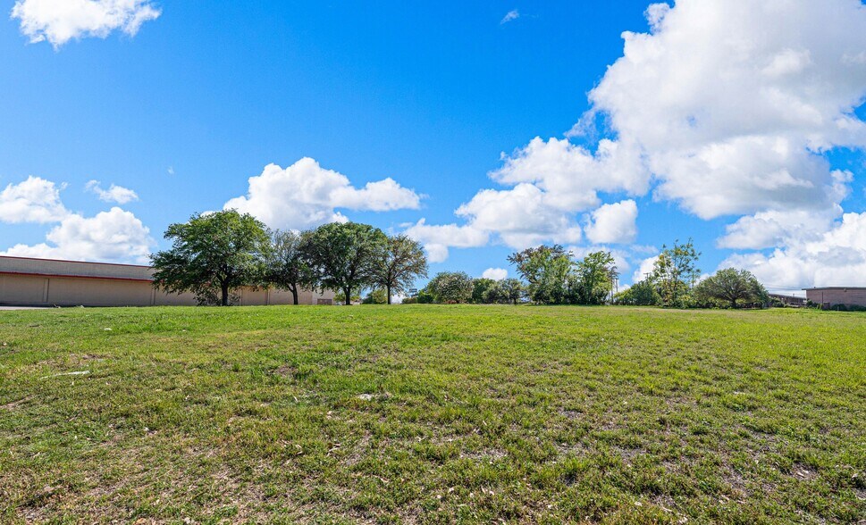 More Photos Of 720 N New Rd, Waco Land For Sale