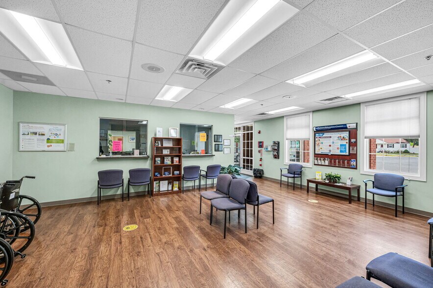More Photos Of 835 Worcester St, Springfield Medical For Lease
