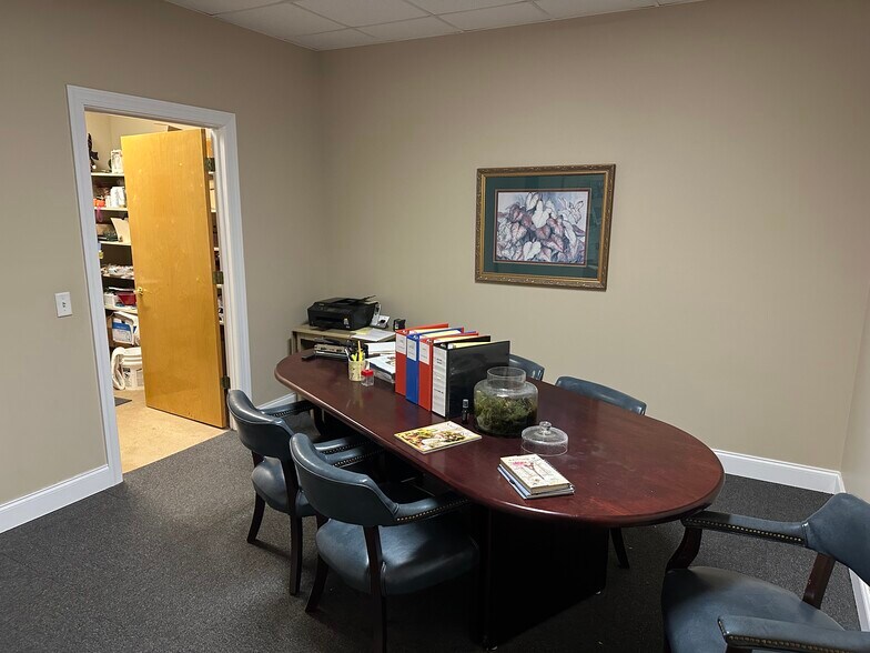 More Photos Of 106 Bowling Ln, Dublin Flex For Sale