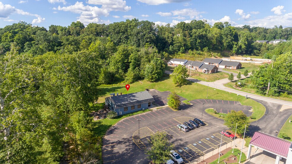 More Photos Of 715 Craigdell Rd, New Kensington Bar For Sale