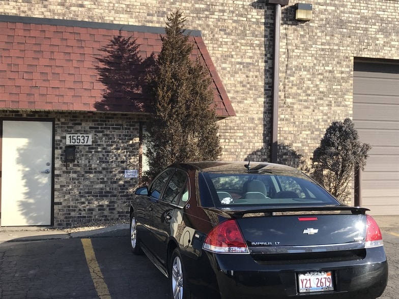 More Photos Of 15523-15541 S 70th Ct, Orland Park Warehouse For Lease