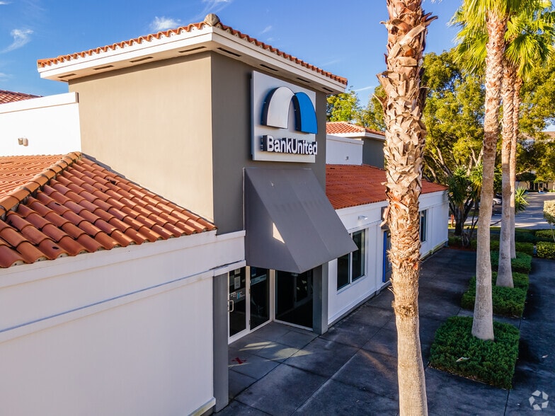 More Photos Of 3599 Hollywood Blvd, Hollywood Unknown For Lease