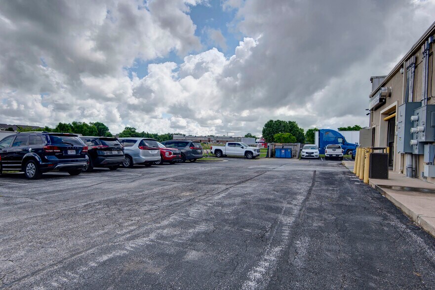 More Photos Of 1501-1513 W State Highway J, Ozark General Retail For Lease