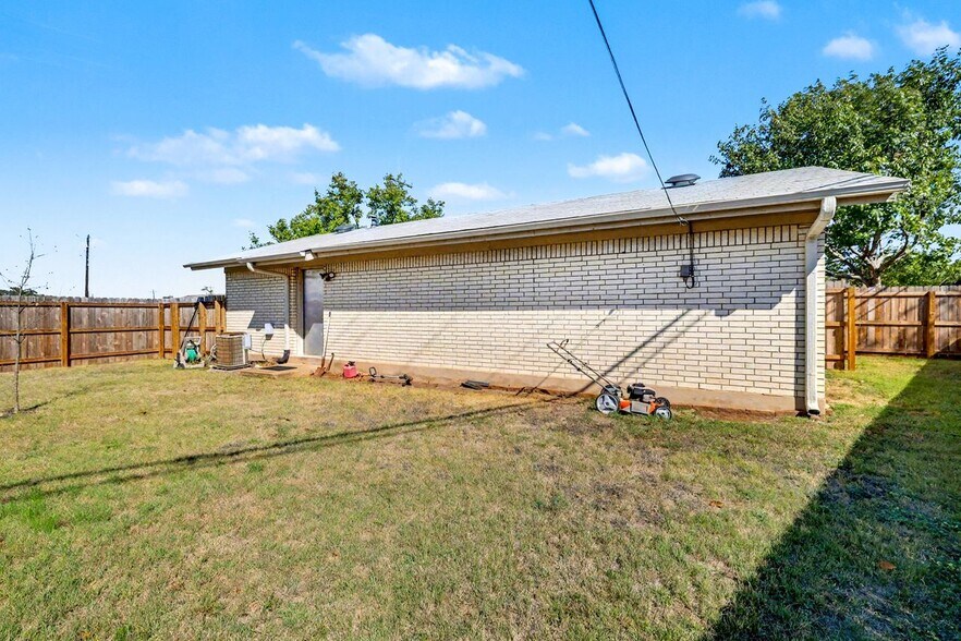 More Photos Of 2406 Dawn Dr, Georgetown Office For Sale