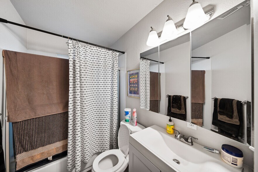 More Photos Of 8336 Brentwood Blvd, Brentwood Office Residential For Sale