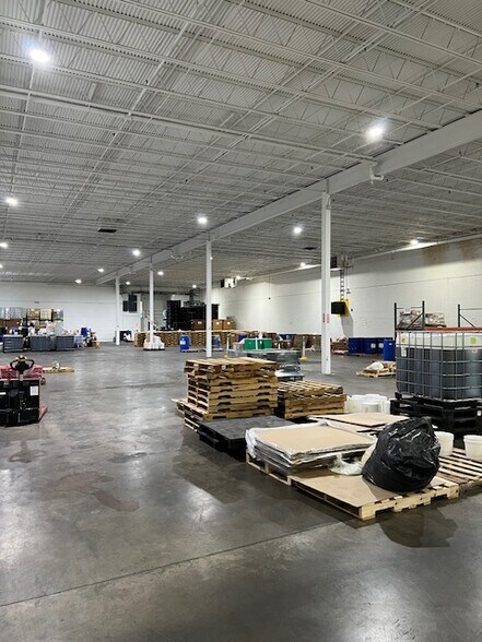 More Photos Of 1243 E Garner Bagnal Blvd, Statesville Warehouse For Lease