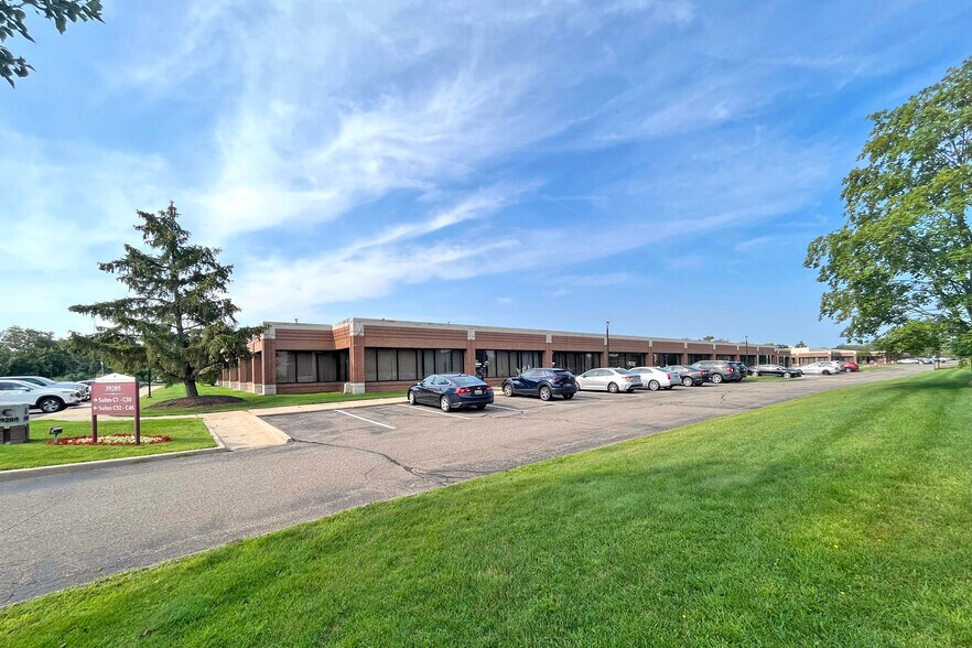 Primary Photo Of 39205 Country Club Dr, Farmington Hills Research And Development For Lease