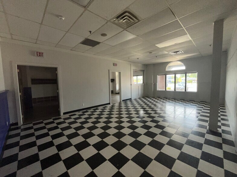 More Photos Of 20 Soundview Marketplace, Port Washington Unknown For Lease