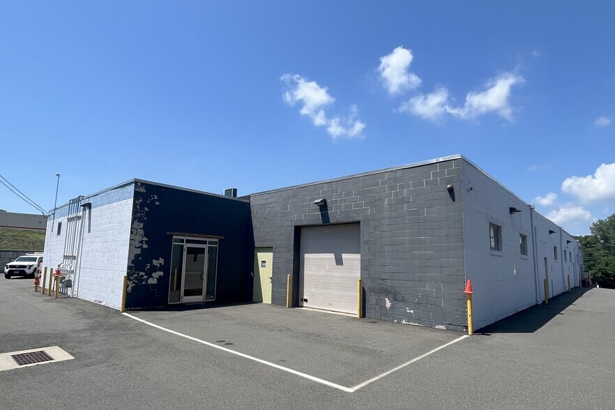Primary Photo Of 273 Indian River Rd, Orange Warehouse For Lease