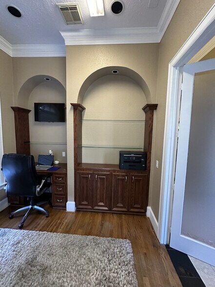 More Photos Of 112 E 4th St, Houston Coworking Space