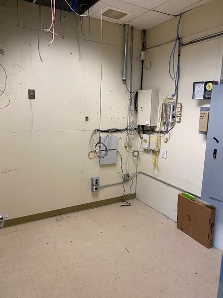 More Photos Of 123 E Route 59, Nanuet Freestanding For Lease