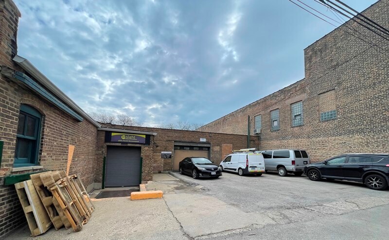 More Photos Of 4646-4660 N Ravenswood Ave, Chicago Office For Sale