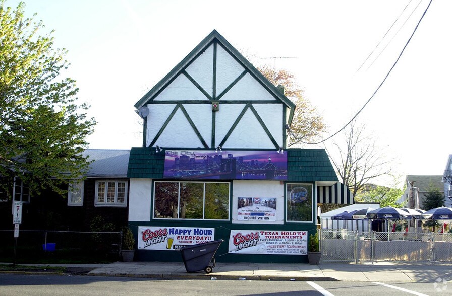 More Photos Of 455 Valley Brook Ave, Lyndhurst Bar For Sale