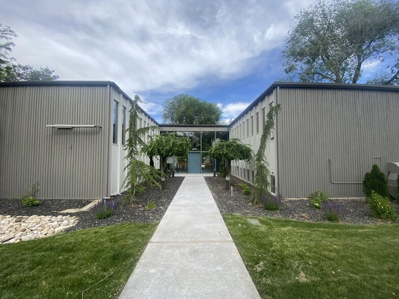 More Photos Of 9777 W Chinden Blvd, Garden City Office For Lease