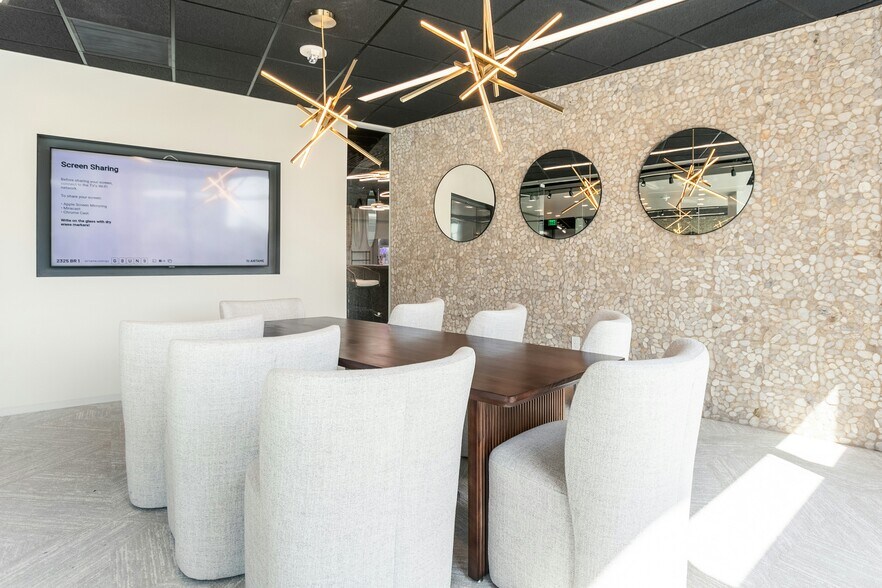 More Photos Of 2325 E Camelback Rd, Phoenix Office For Lease