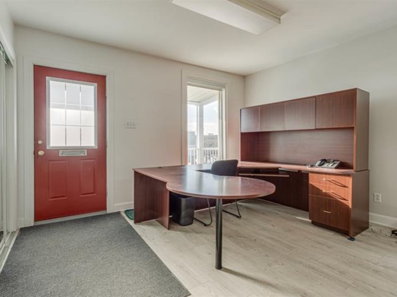 More Photos Of 95-97 Saint-Sylvestre Rue, Longueuil Storefront Retail Residential For Sale