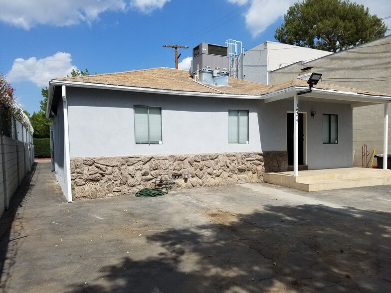 More Photos Of 16217 Gault St, Van Nuys Office For Sale