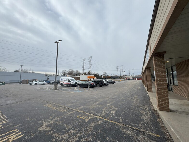 More Photos Of 111 S Lincolnway, North Aurora Unknown For Lease