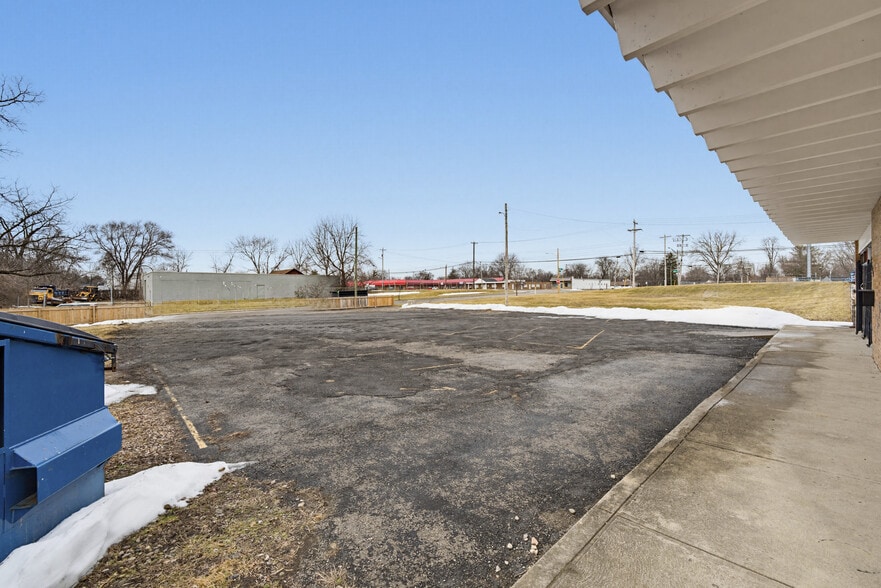 More Photos Of 2060 Brentnell Ave, Columbus Freestanding For Sale