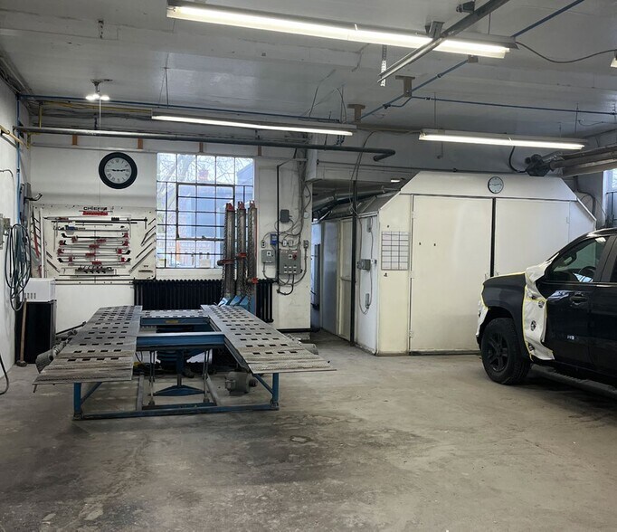 More Photos Of 212 Louth St, St Catharines Auto Repair For Sale