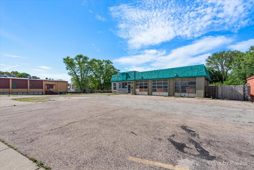 More Photos Of 1126 Larkin Ave, Elgin Service Station For Sale