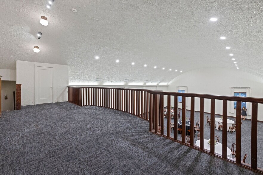 More Photos Of 128 S E St, Exeter Storefront For Sale