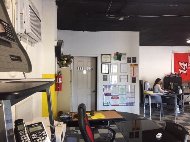 More Photos Of 18324 E Colonial Dr, Orlando Auto Dealership For Sale